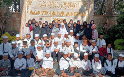 Ziarah Lokal Siswa Kelas 6 MI Miftahul Ulum Gresik: Upaya Meraih Keberkahan dan Kelancaran Ujian Akhir