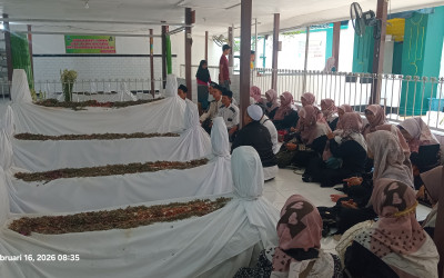 Ziarah Wali Guru dan Tendik MI Miftahul Ulum Gresik