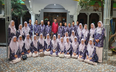 Mengawali Tahun Ajaran dengan Menjemput Barakah: Guru MI Miftahul Ulum Gresik Istiqamah Sowan dan Ziarah Ulama