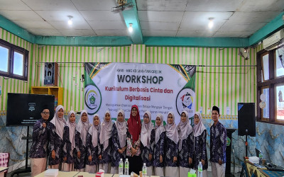 Workshop Kurikulum Berbasis Cinta dan Digitalisasi, Guru MI Kecamatan Gresik Perkuat Kompetensi Pembelajaran